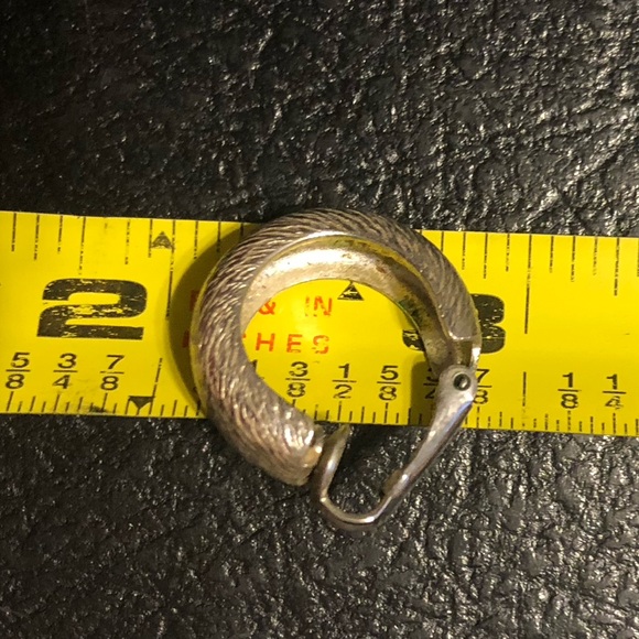 Vintage silver toned Sara Coventry Clip on Earrings - Picture 2 of 3